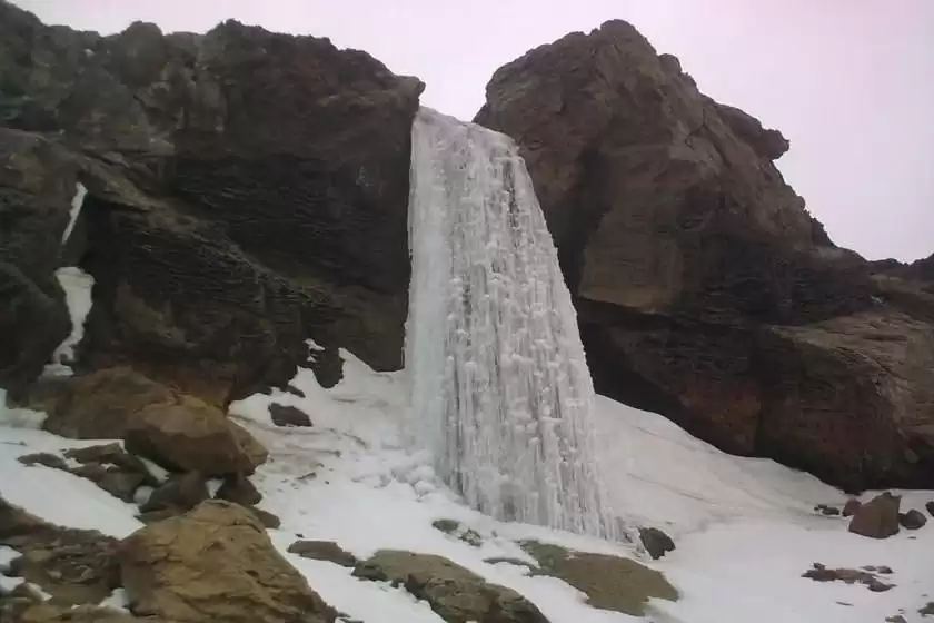 آبشار یخی نوا لاریجان