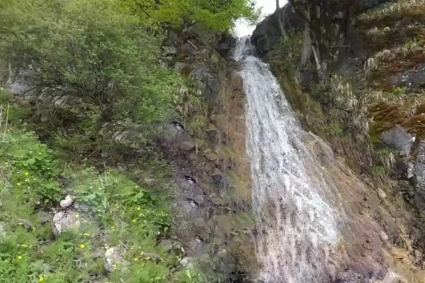 آبشار پردمه لاریجان