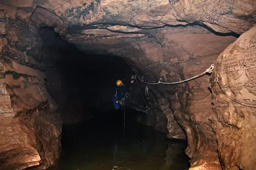 غار تمناتا دوپکا