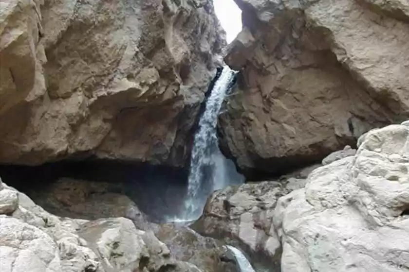 آبشار و روستای اورازان