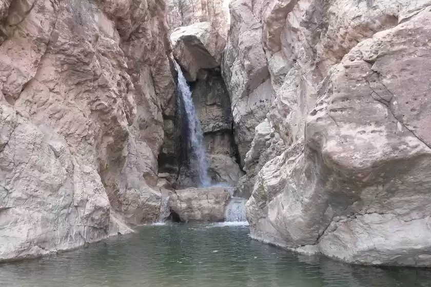 آبشار حکیم باشی کازرون