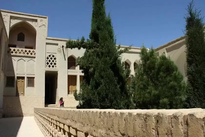 خانه تاریخی پیرنیا (موزه مردم شناسی کویر)