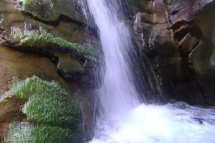 آبشار تنگ تاهران بم