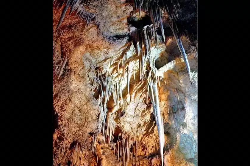 غار امجک