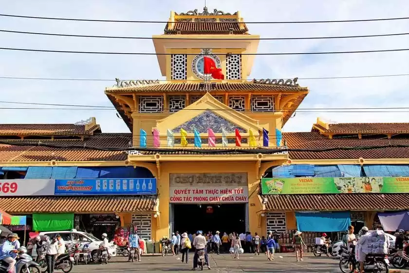 بازار محلی بین تای