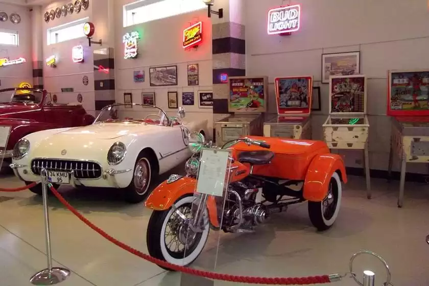 موزه ماشین های کلاسیک اورال آتامان