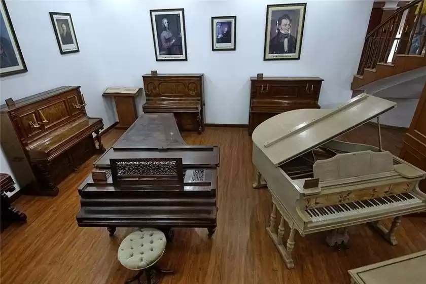 موزه پیانو گولانگیو