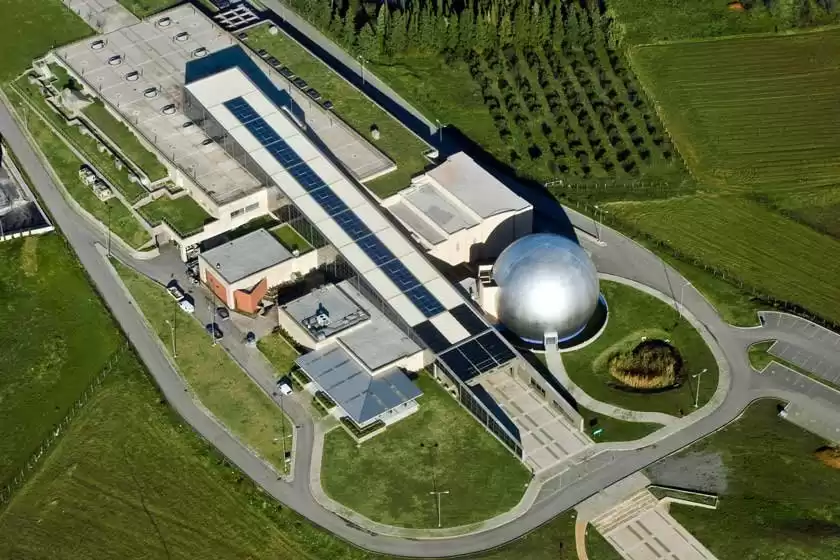 مرکز علم و موزه تکنولوژی نوسیس