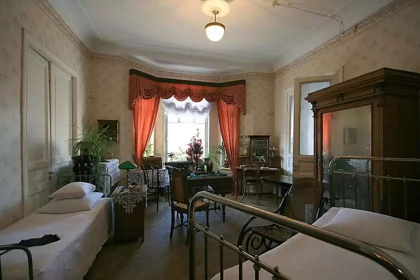 موزه آپارتمان الیزروف