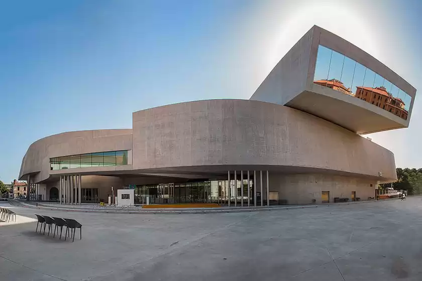 موزه ملی هنرهای قرن 21 (موزه ماکسی)