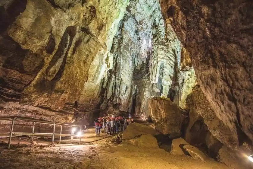غارهای استرک فونتین