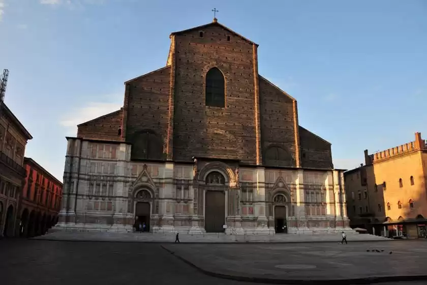 کلیسای سن پترونیو (باسیلیکای سن پترونیو)