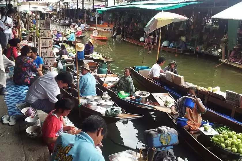 بازار شناور وات سان چائو