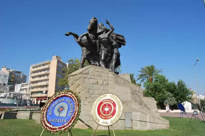 مجسمه آتاتورک ترکیه