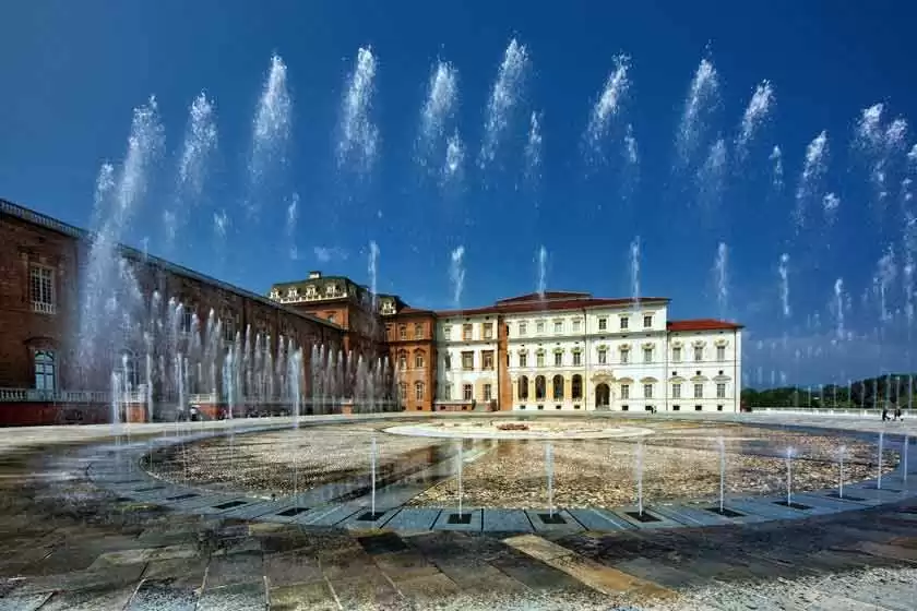 قصر وناریا ایتالیا