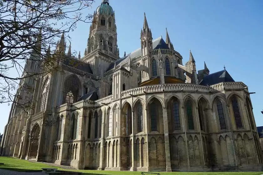 کلیسای جامع نتردام بایو فرانسه