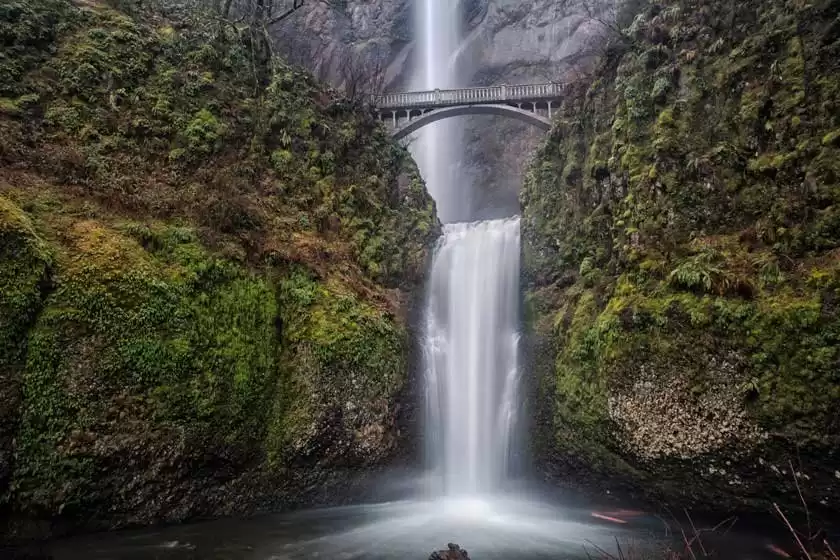 آبشار مولتنومه آمریکا