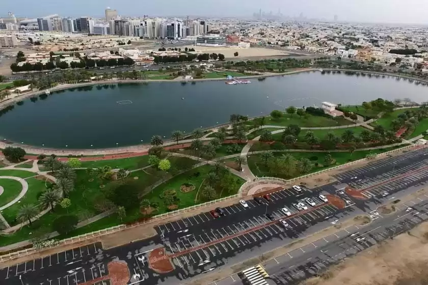 پارک البرشا پوند دبی